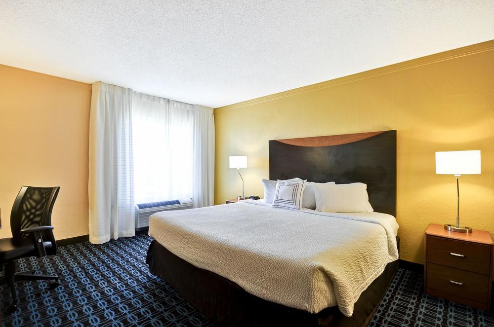 Fairfield Inn & Suites By Marriott Atlanta Vinings/Galleria Смирна Екстер'єр фото