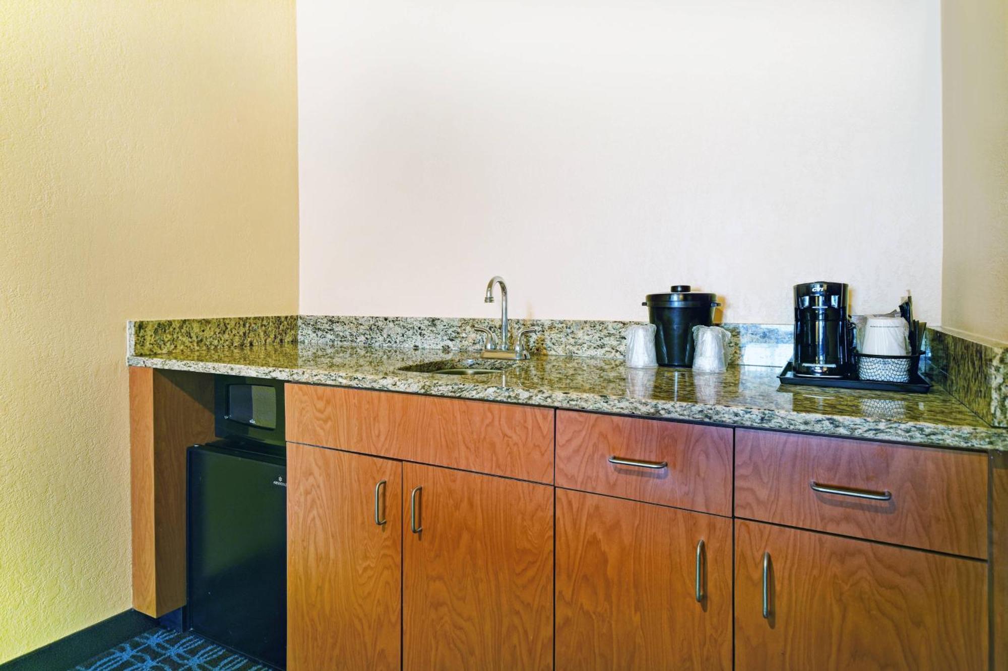 Fairfield Inn & Suites By Marriott Atlanta Vinings/Galleria Смирна Екстер'єр фото